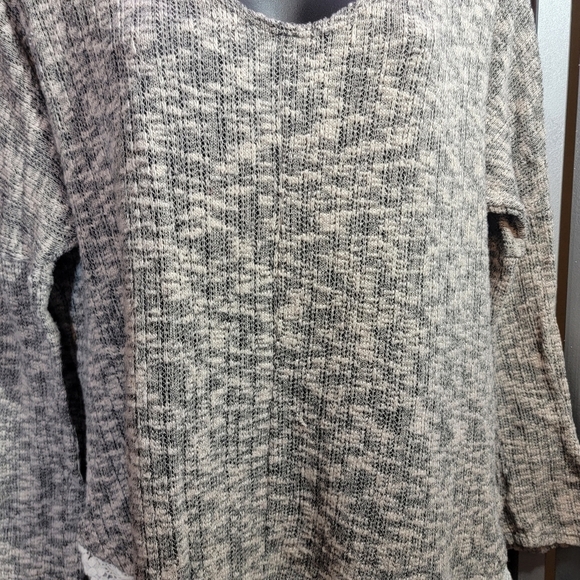 Buttons long sleeve with lace cream brown and black sweater - Picture 3 of 10